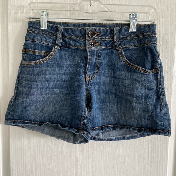 Jolt women’s denim shorts.  Size 3 - Picture 1 of 10